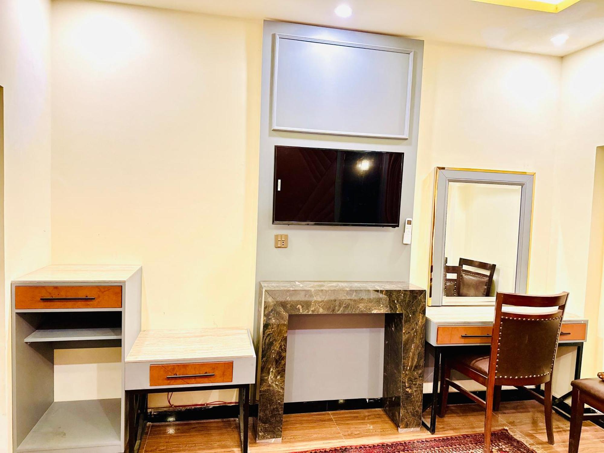 Blue Moon Continental Hotel Исламабад Екстериор снимка