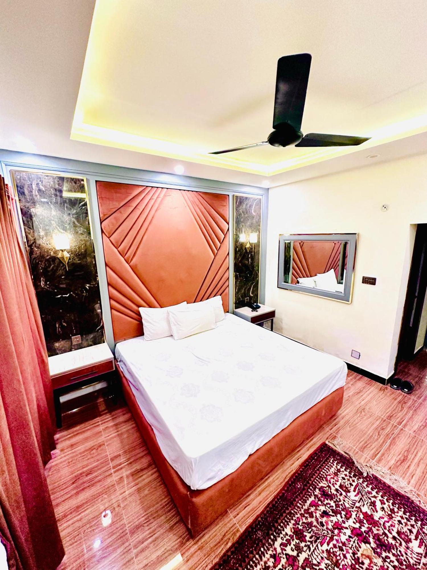 Blue Moon Continental Hotel Исламабад Екстериор снимка