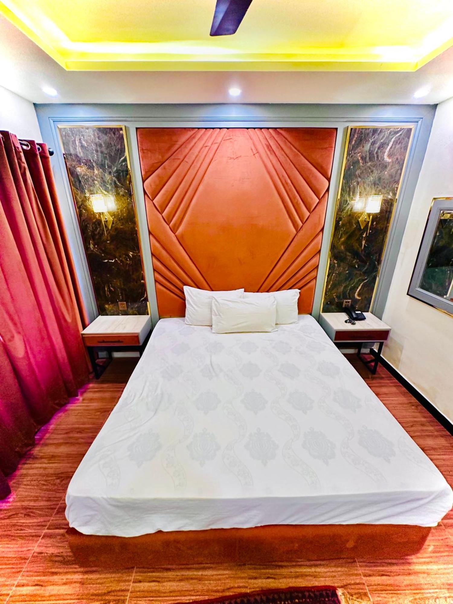 Blue Moon Continental Hotel Исламабад Екстериор снимка