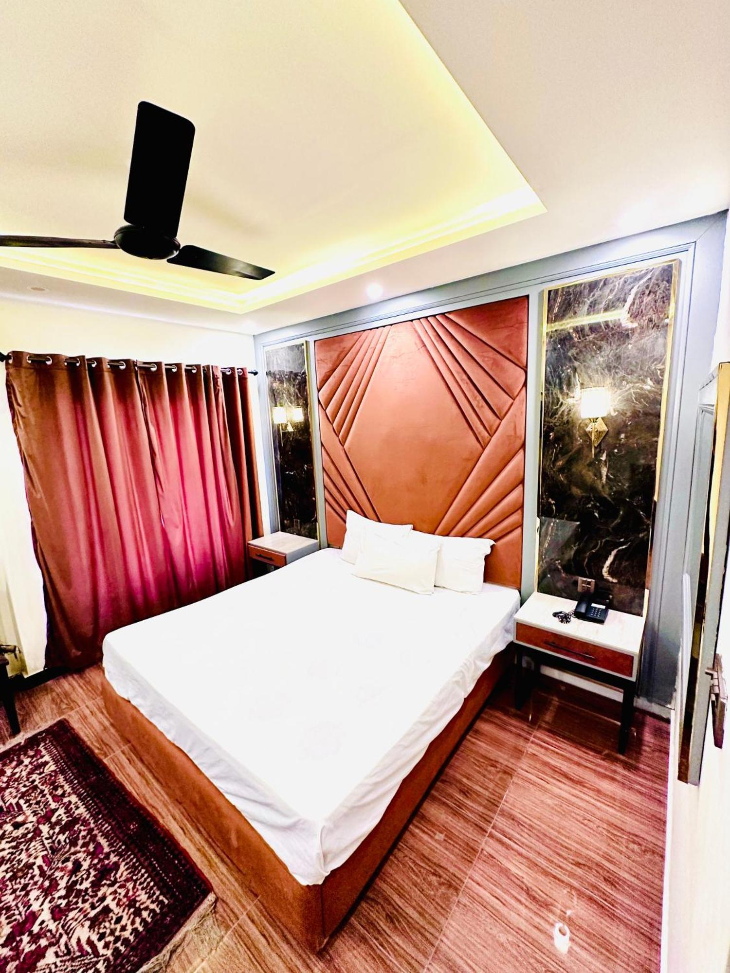 Blue Moon Continental Hotel Исламабад Екстериор снимка