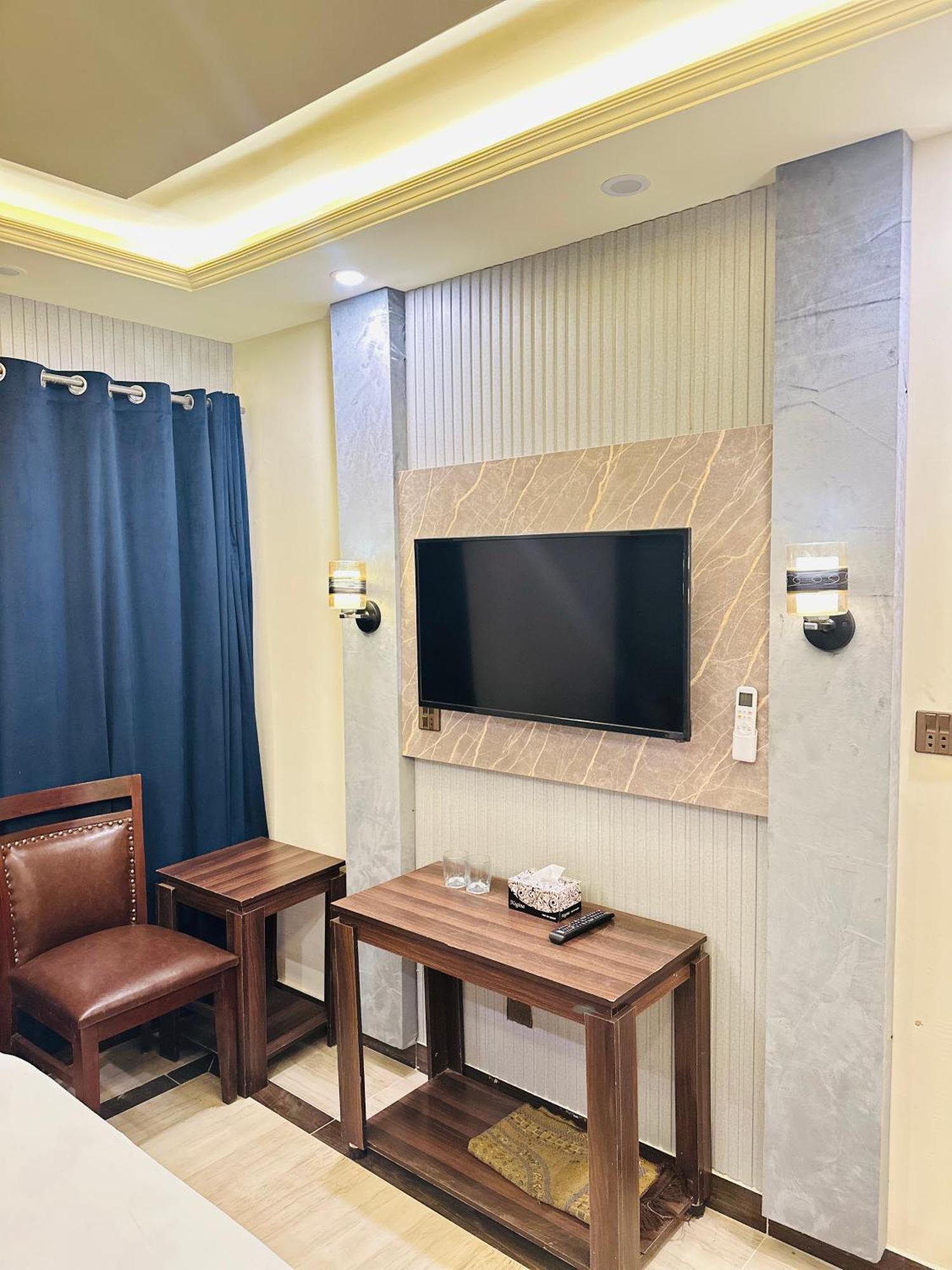 Blue Moon Continental Hotel Исламабад Екстериор снимка