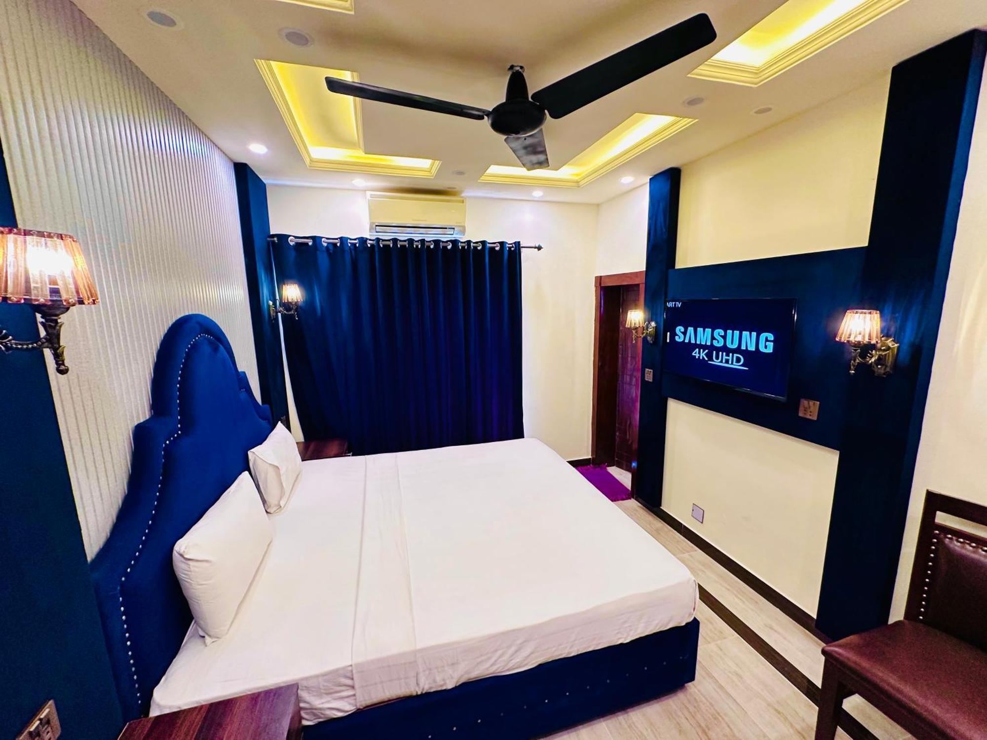 Blue Moon Continental Hotel Исламабад Екстериор снимка
