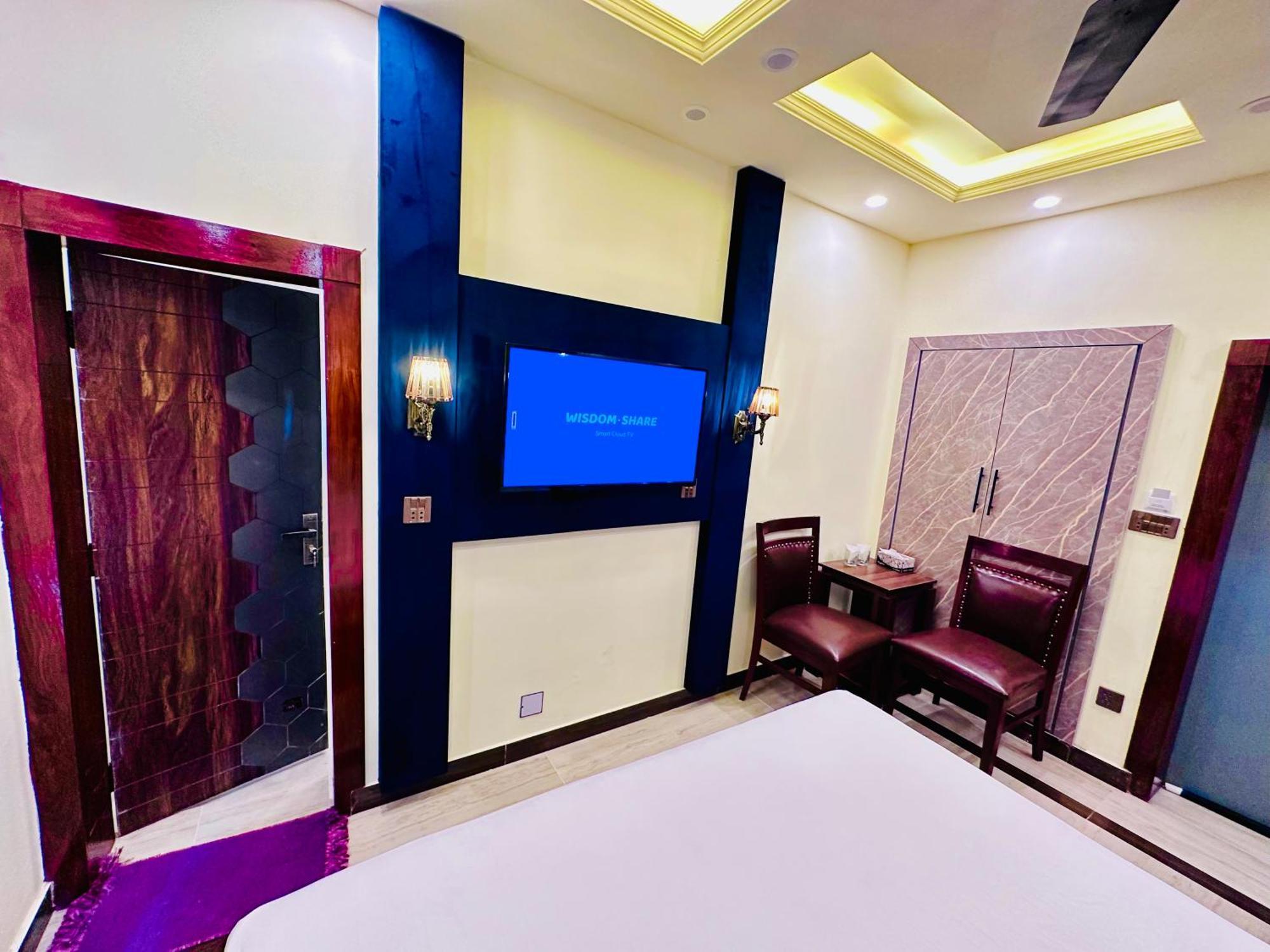 Blue Moon Continental Hotel Исламабад Екстериор снимка