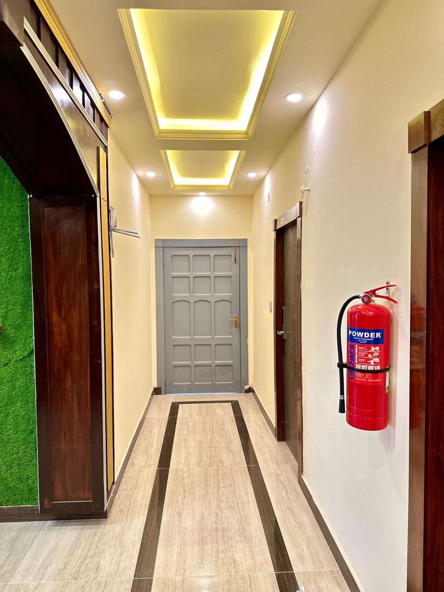 Blue Moon Continental Hotel Исламабад Екстериор снимка