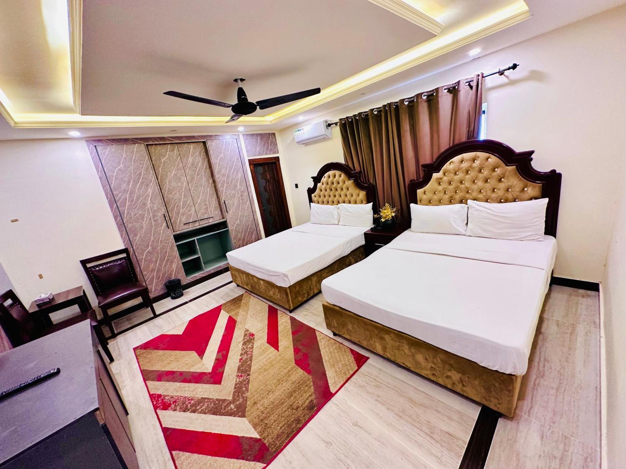 Blue Moon Continental Hotel Исламабад Екстериор снимка